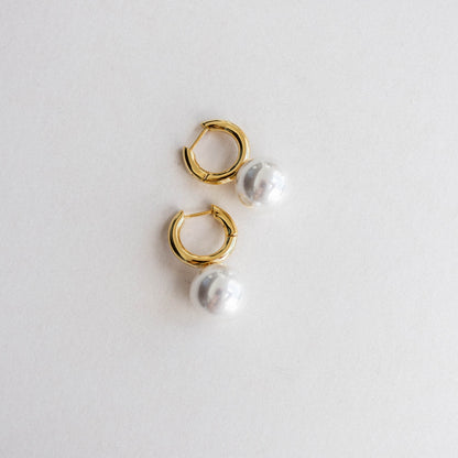 Show Stopper Earrings with imitation pearls