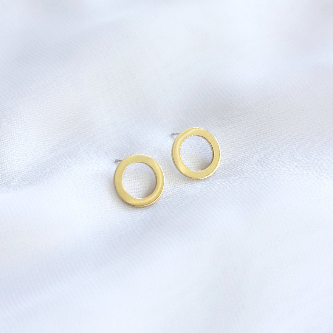 Halo Earrings in gold